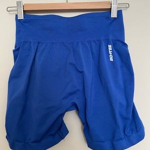 NWOT Bo + Tee Seamless Shorts L